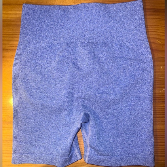 Women’s blue contour high waisted yoga shorts w/scrunch in size medium - Picture 3 of 4